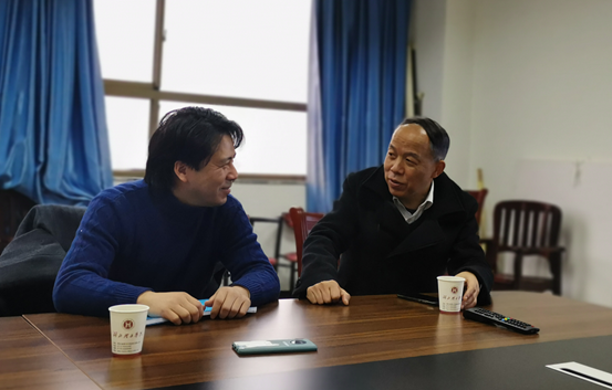 说明: C:\Users\DELL\Desktop\20210105陈丹照片\选择\肖文胜陈丹交谈.png